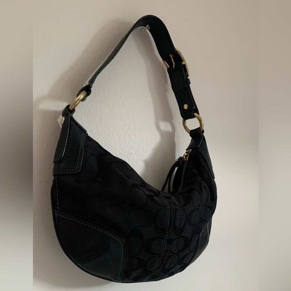 Quality Coach Bag: Timeless Style in Excellent Condition